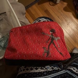 I’m selling a makeup bag